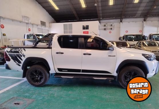 Camionetas - Toyota Hilux SR V 2018 Diesel 140000Km - En Venta