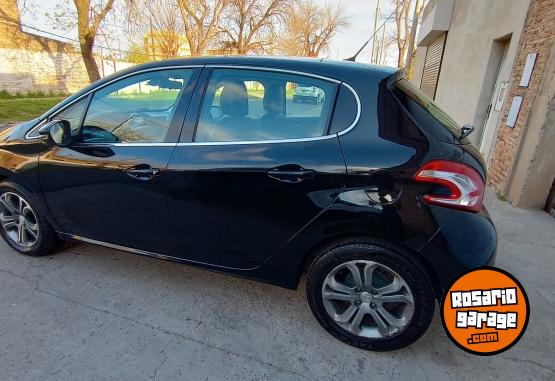 Autos - Peugeot 208 2015 Nafta 110000Km - En Venta