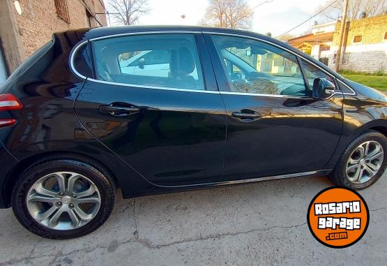 Autos - Peugeot 208 2015 Nafta 110000Km - En Venta