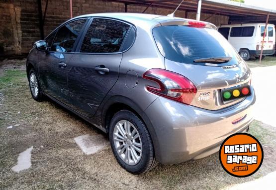 Autos - Peugeot 208 1.5 Touchscren 2016 Nafta 95000Km - En Venta