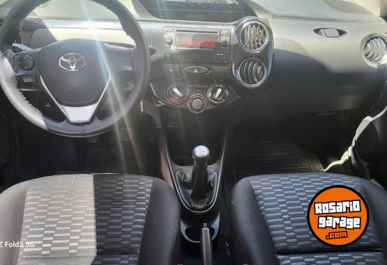 Autos - Toyota Etios 2016 Nafta 90000Km - En Venta