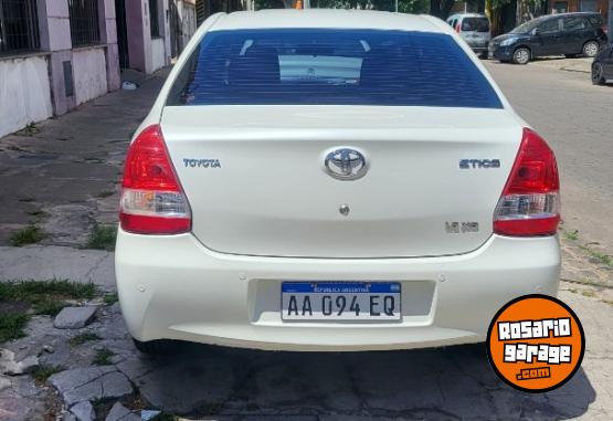 Autos - Toyota Etios 2016 Nafta 90000Km - En Venta