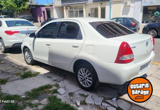 Autos - Toyota Etios 2016 Nafta 90000Km - En Venta