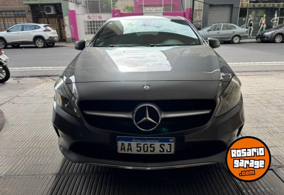 Autos - Mercedes Benz A 200 Urban 2017 Nafta 75000Km - En Venta