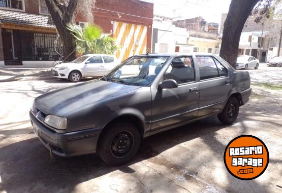 Autos - Renault 19 1997 Nafta 200000Km - En Venta