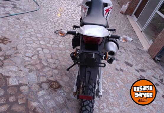 Motos - Honda Xr tornado 250 2024 Nafta 200Km - En Venta