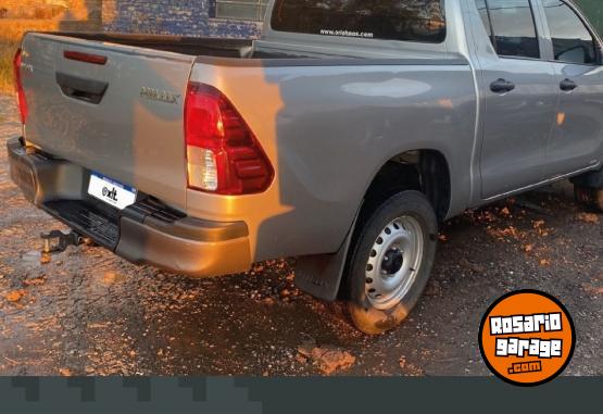 Camionetas - Toyota HILUX DX 2017 Diesel 170000Km - En Venta