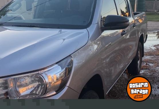 Camionetas - Toyota HILUX DX 2017 Diesel 170000Km - En Venta