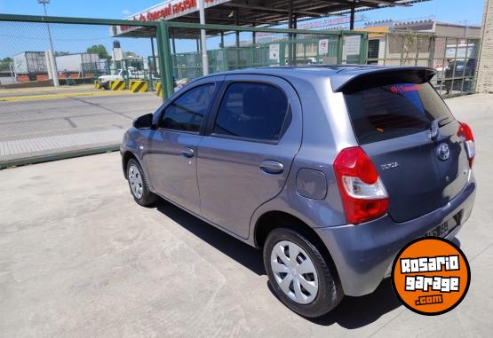 Autos - Toyota Etios XS 2016 Nafta 100000Km - En Venta