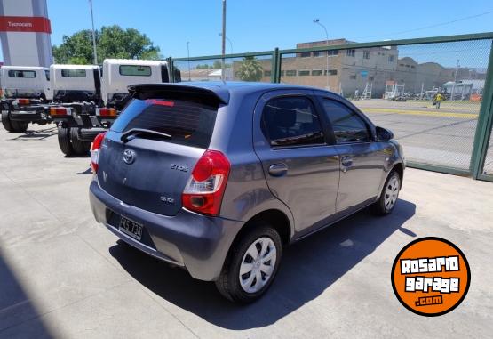 Autos - Toyota Etios XS 2016 Nafta 100000Km - En Venta