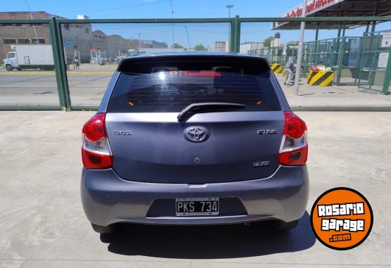 Autos - Toyota Etios XS 2016 Nafta 100000Km - En Venta