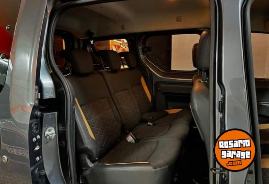 Utilitarios - Renault KANGOO STEPWAY 2019 Diesel 113000Km - En Venta