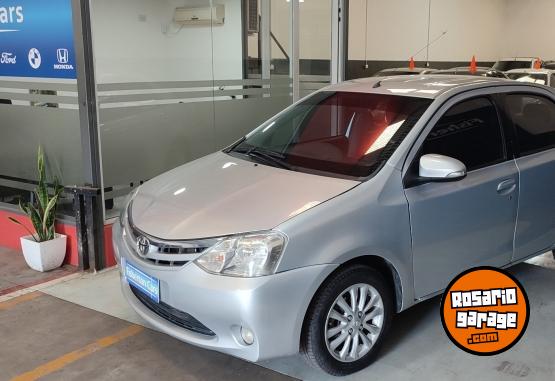 Autos - Toyota ETIOS XLS 2015 Nafta 89000Km - En Venta