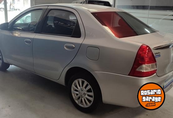 Autos - Toyota ETIOS XLS 2015 Nafta 89000Km - En Venta