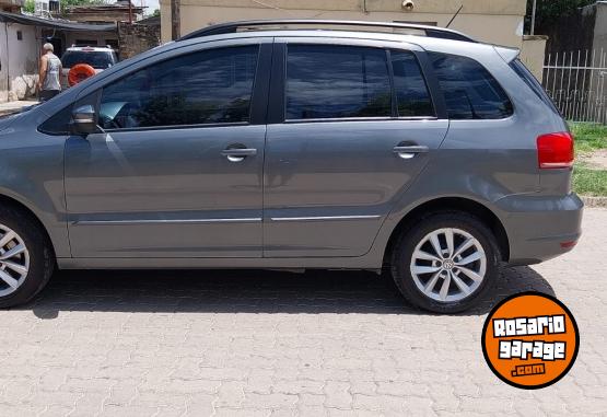 Autos - Volkswagen Suran trendline 2015 Nafta 110000Km - En Venta