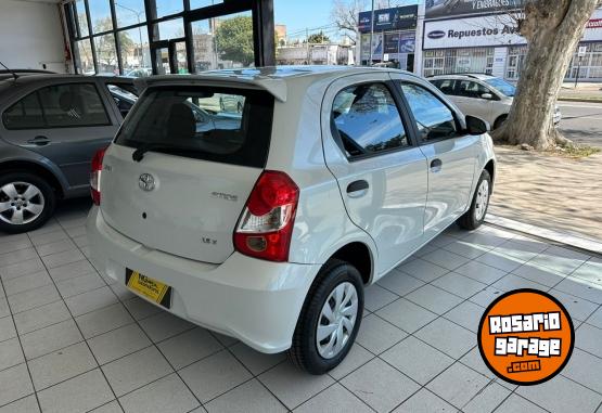 Autos - Toyota Etios X 2023 Nafta 0Km - En Venta