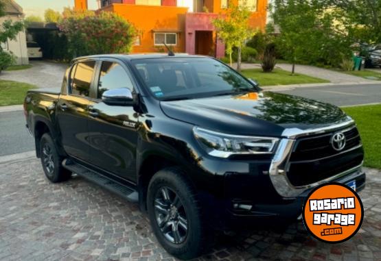 Camionetas - Toyota Hilux SRV 4x4 A/T 2023 Diesel 40000Km - En Venta