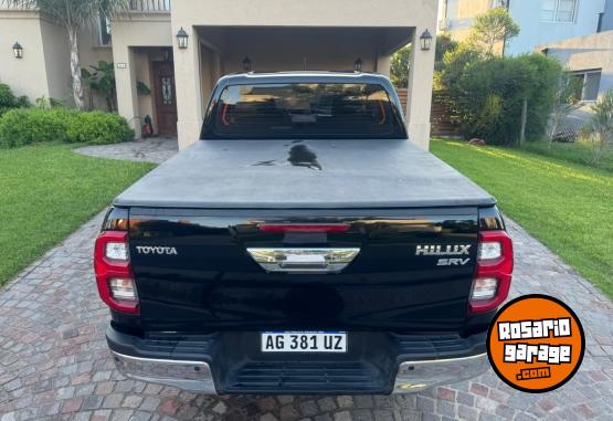 Camionetas - Toyota Hilux SRV 4x4 A/T 2023 Diesel 40000Km - En Venta