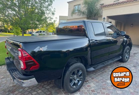 Camionetas - Toyota Hilux SRV 4x4 A/T 2023 Diesel 40000Km - En Venta