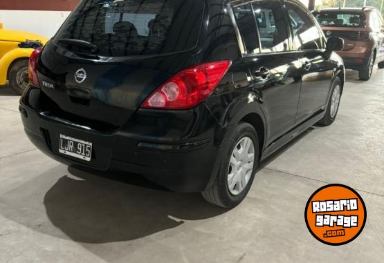 Autos - Nissan Tiida 2012 Nafta 180000Km - En Venta