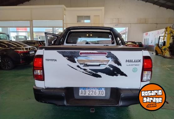 Camionetas - Toyota Hilux SRV 2018 Diesel 140000Km - En Venta