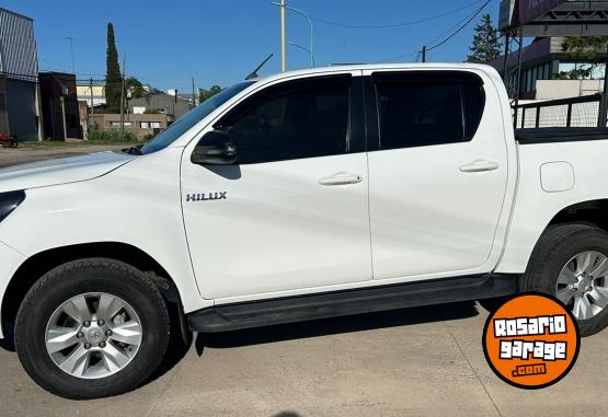 Camionetas - Toyota Hilux SR 2018 Diesel 82000Km - En Venta