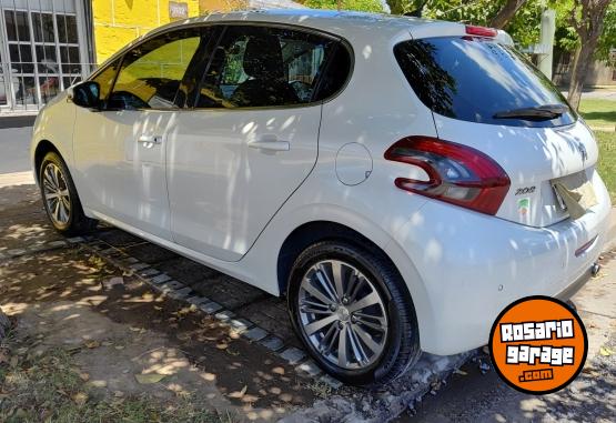 Autos - Peugeot 208 2017 Nafta 72000Km - En Venta