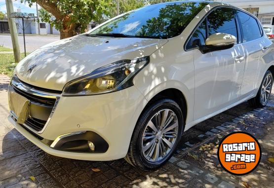 Autos - Peugeot 208 2017 Nafta 72000Km - En Venta