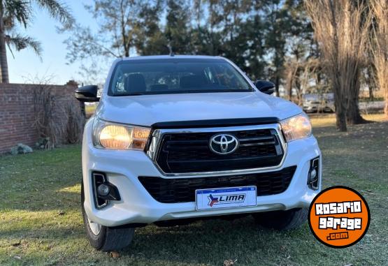 Camionetas - Toyota Hilux SR 4X4 MT 2019 Diesel 215000Km - En Venta