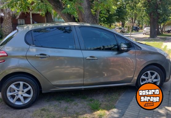 Autos - Peugeot 208 2015 Nafta 122000Km - En Venta