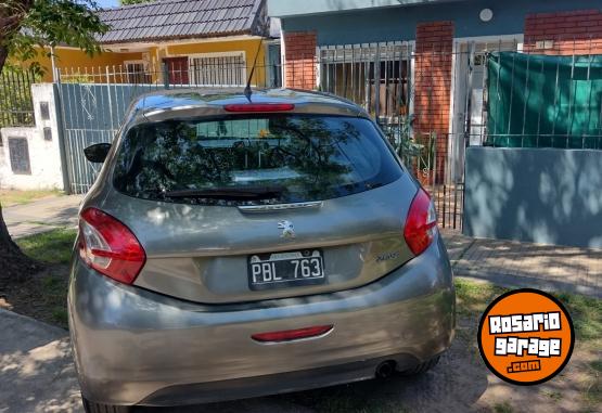 Autos - Peugeot 208 2015 Nafta 122000Km - En Venta