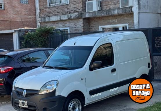 Utilitarios - Renault Kangoo 2015 GNC 150000Km - En Venta