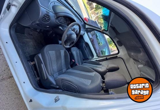 Utilitarios - Renault Kangoo 2015 GNC 150000Km - En Venta