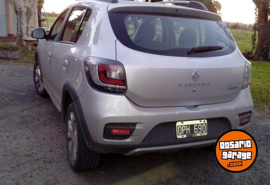 Autos - Renault Sandero StepWay 2015 GNC 220000Km - En Venta