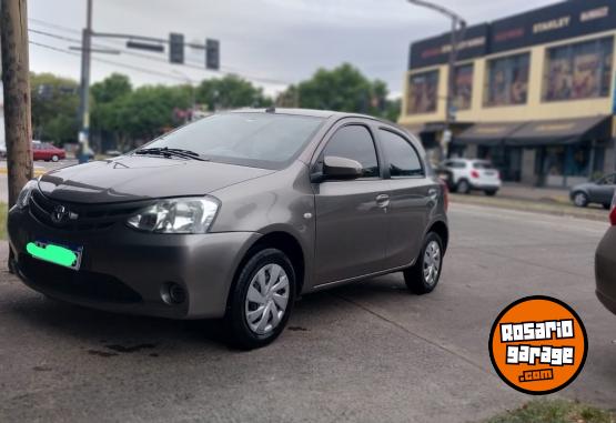 Autos - Toyota ETIOS XS 2016 Nafta 92000Km - En Venta