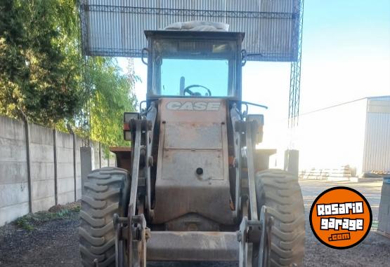 Camiones y Gras - CARGADORA FRONTAL CASE W 20 E AO 2004 - En Venta