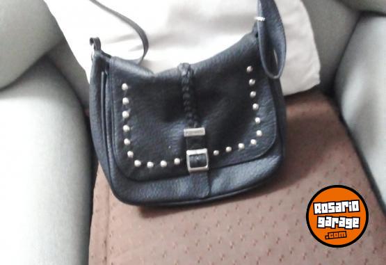 Indumentaria - SE VENDE DOS CARTERAS DE CUERO NEGRO - En Venta