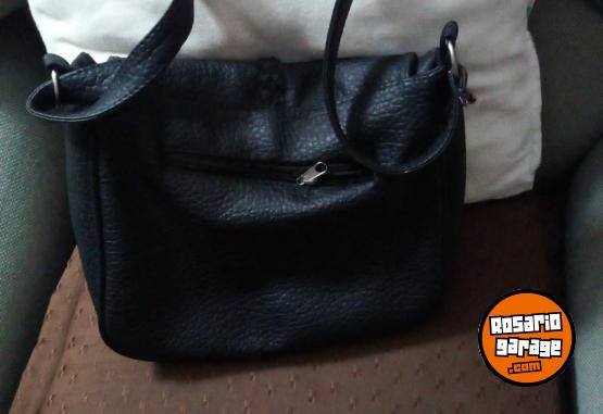 Indumentaria - SE VENDE DOS CARTERAS DE CUERO NEGRO - En Venta