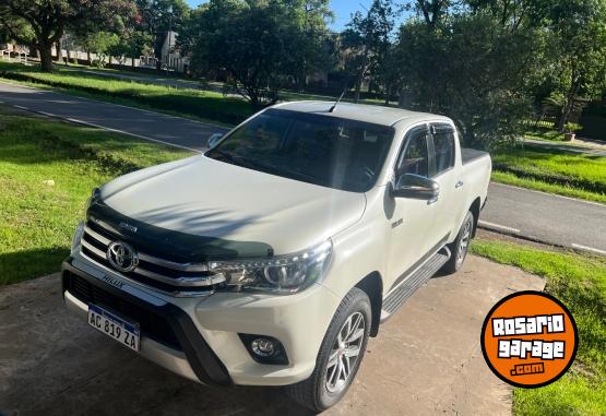 Camionetas - Toyota Hilux SRX 4x4 2018 Diesel 130000Km - En Venta