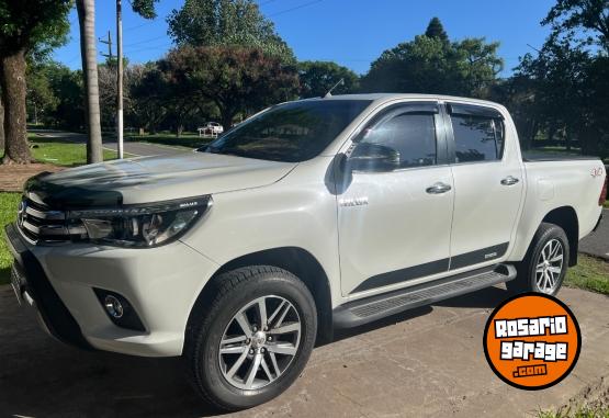 Camionetas - Toyota Hilux SRX 4x4 2018 Diesel 130000Km - En Venta