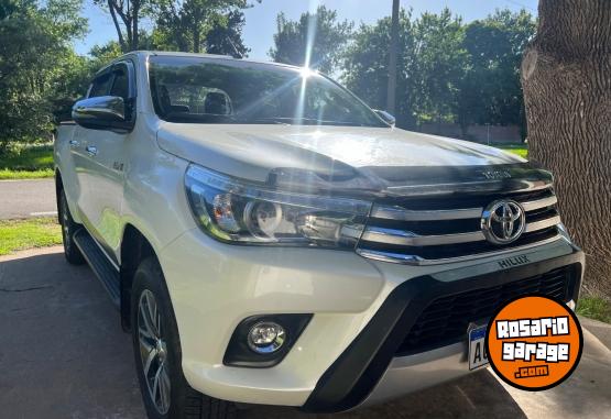 Camionetas - Toyota Hilux SRX 4x4 2018 Diesel 130000Km - En Venta