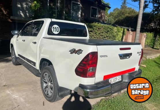 Camionetas - Toyota Hilux SRX 4x4 2018 Diesel 130000Km - En Venta