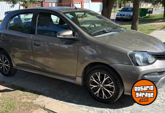 Autos - Toyota ETIOS XLS 2018 Nafta 99500Km - En Venta