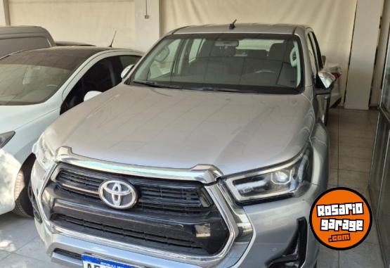 Camionetas - Toyota Hilux srv 4x4 2021 Diesel 120000Km - En Venta