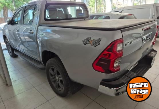 Camionetas - Toyota Hilux srv 4x4 2021 Diesel 120000Km - En Venta