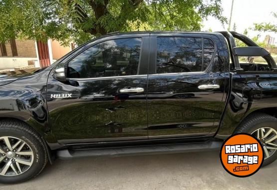 Camionetas - Toyota Hilux SRX 4x4 2017 Diesel 197000Km - En Venta