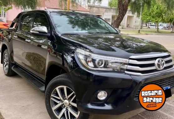 Camionetas - Toyota Hilux SRX 4x4 2017 Diesel 197000Km - En Venta