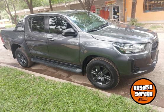 Camionetas - Toyota Hilux sr 4x2 2022 Diesel 28000Km - En Venta