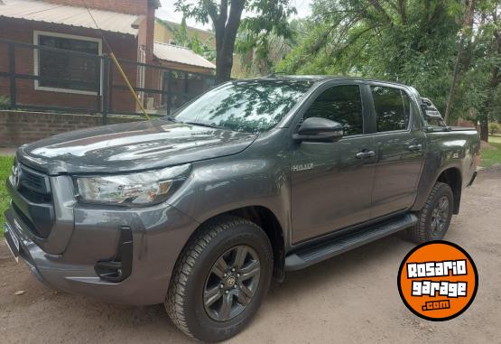 Camionetas - Toyota Hilux sr 4x2 2022 Diesel 28000Km - En Venta