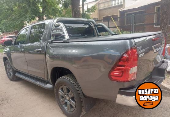 Camionetas - Toyota Hilux sr 4x2 2022 Diesel 28000Km - En Venta